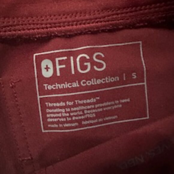 Figs scrubs in burgundy. 1 scrub top, 2 scrub pants - Picture 5 of 5